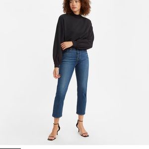 Levi’s wedgie icon fit in “something cheeky” dark wash